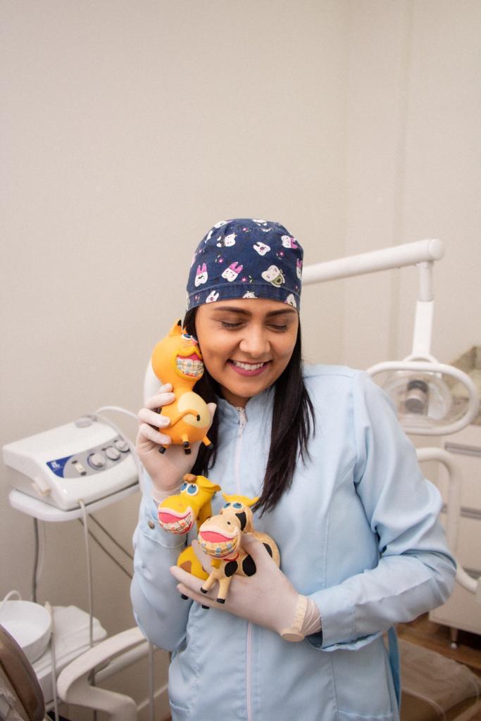 Odontologista com pelúcias